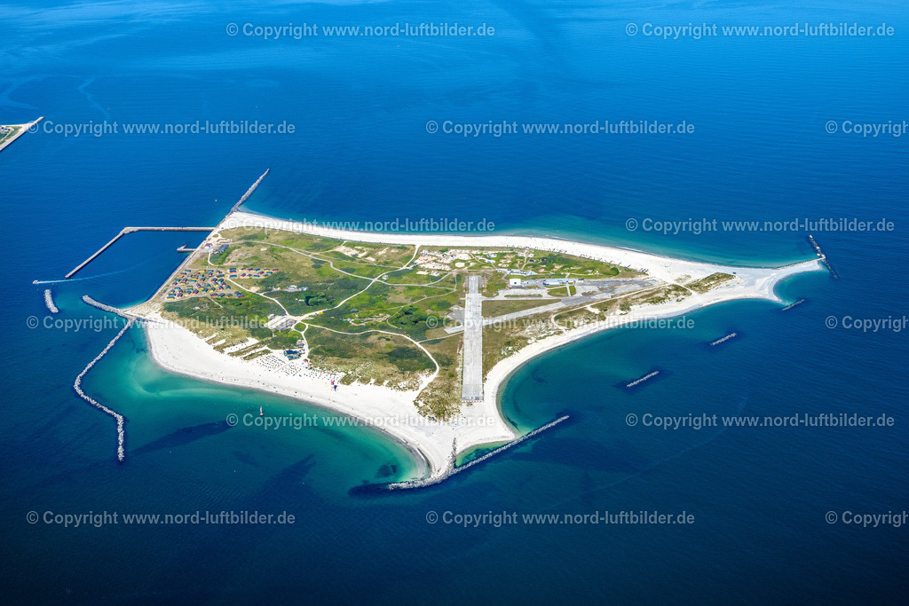 Helgoland_Düne_ELS_0011130822 | HELGOLAND 13.08.2022 Küstenbereich der Nordsee - Insel Helgoland-Dühne in Helgoland im Bundesland Schleswig-Holstein. // Coastal area of the North Sea - Island Helgoland-Duehne in Helgoland in the state Schleswig-Holstein. Foto: Martin Elsen