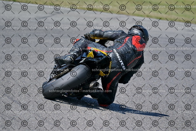 26BT01-1349 | markuskiefer.com - Realisiert mit Pictrs.com