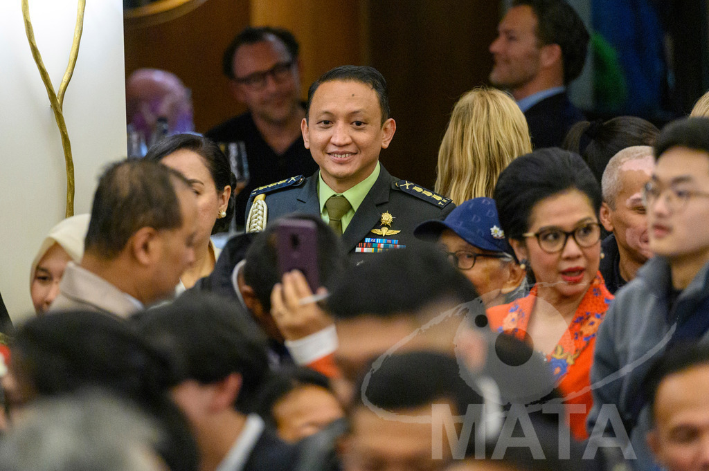 _DWA5529 | Welcoming Jokowi Widodo's arrival by the Indonesian people at Kastens Luisenhof Hotel in the context of the opening of Hannover Messe with Indonesia as Country Partner. Hannover, 15.04.2023 - Realisiert mit Pictrs.com