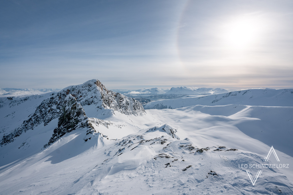 Fotografie_Leo_Schindzielorz_NO_Winter_Tromso_Steinkartinden_20230319_A7400082_org | Atmosphärische Landschaftsbilder & Drohnenaufnahmen aus dem Allgäu, Tirol, Südtirol & der Schweiz – ideal für Leinwanddrucke & zur stilvollen Raumgestaltung. - Realisiert mit Pictrs.com