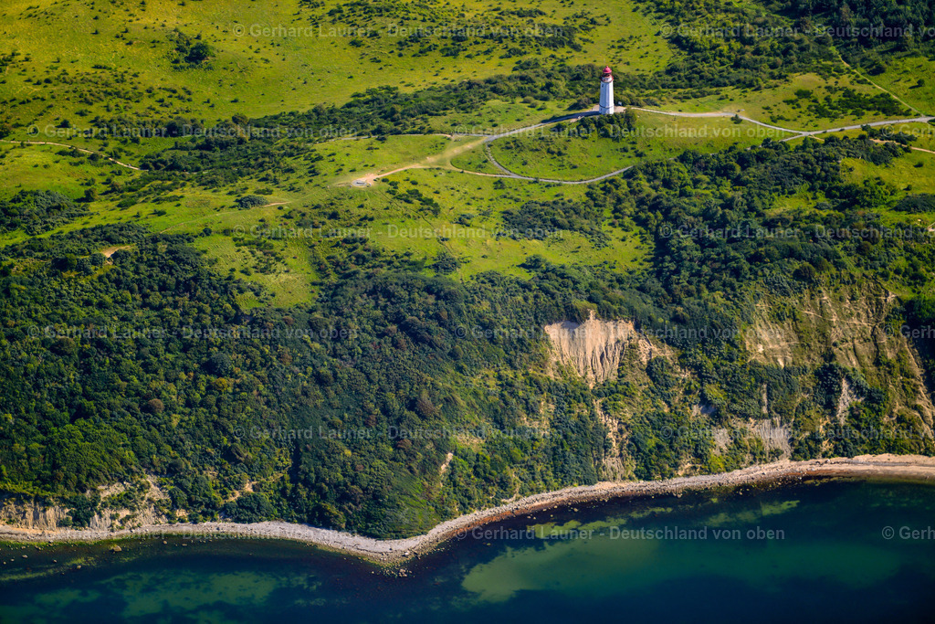 3638020 | Leuchtturm Dornbusch, INSEL HIDDENSEE 08.09.2021 Leuchtturm als historisches Seefahrtszeichen im Dornbuschwald der Insel Hiddensee im Bundesland Mecklenburg-Vorpommern, Deutschland. // Lighthouse as a historic seafaring character Im Dornbuschwald on island Insel Hiddensee in the state Mecklenburg - Western Pomerania, Germany. Foto: Gerhard Launer