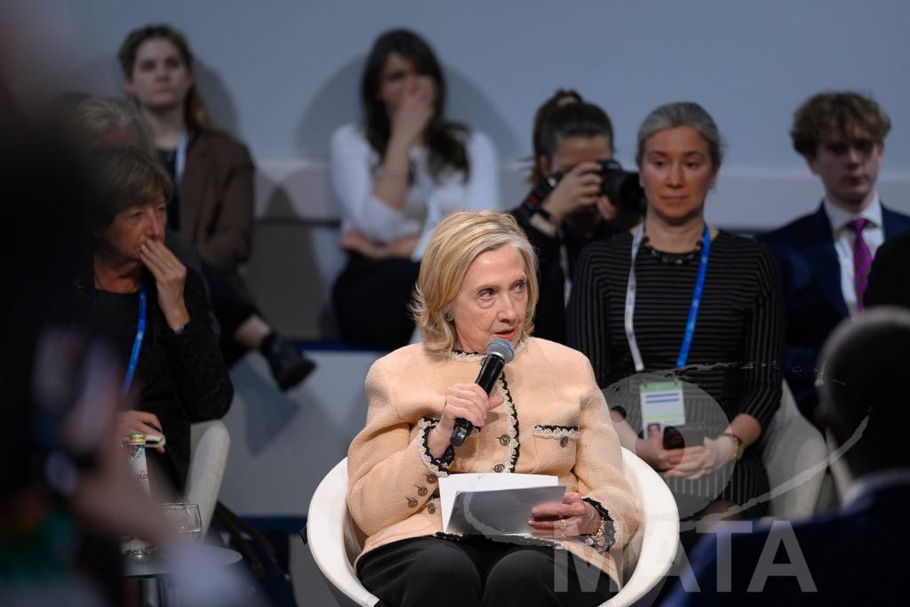 _DWI5098 | Die US-Politikerin Hillary Clinton auf der Veranstaltung Girls Just Want to Have Fundamental Rights: Fighting the Global Pushback im Rahmen der Münchner Sicherheitskonferenz 2026. München, 14.02.2026 Bayern Deutschland - Realisiert mit Pictrs.com