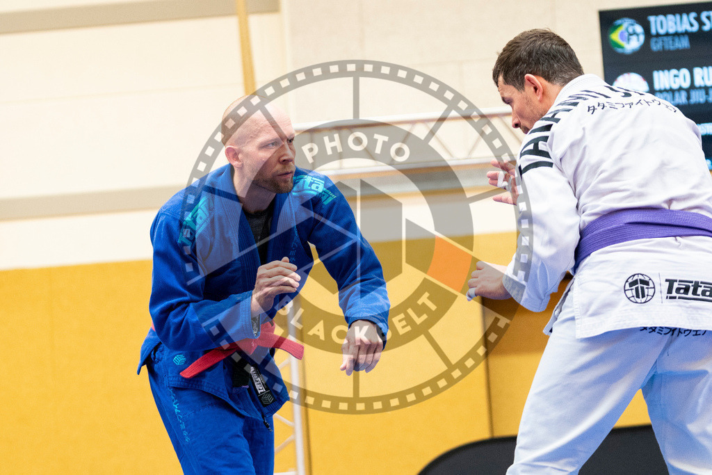 20231118PBB11261 | Fighters compete during the AJP Tour 600 Frankfurt Championship in Frankfurt/Main, Germany, on November 18, 2023.