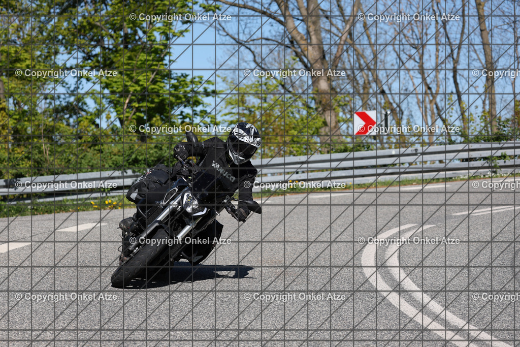 IMG_8906 | Fotograf am Kyffhäuser. Onkel Atze. Kyffhäuser Rennstrecke. Café36. Motorsportfotografie. - Realisiert mit Pictrs.com