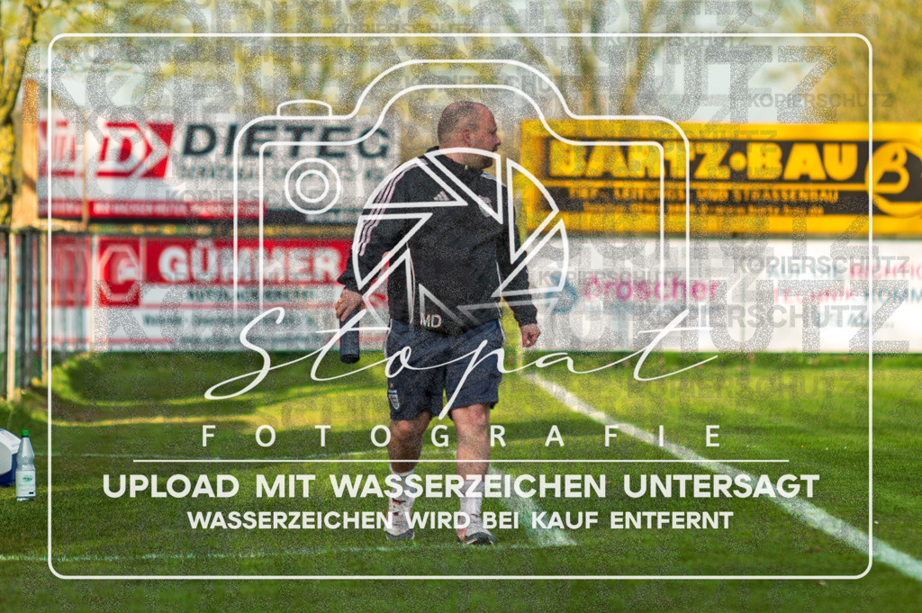 FGFSSGN-1013 | Marvin Dietrich (SG Nordheide 3 - Trainer) beim Herren 3. Kreisklasse HK Spiel zwischen FG Fulde-Stellichte II und SG Nordheide III im Fulder Zentralstadion, Fulde (Simon Paul Stopat) - Realisiert mit Pictrs.com