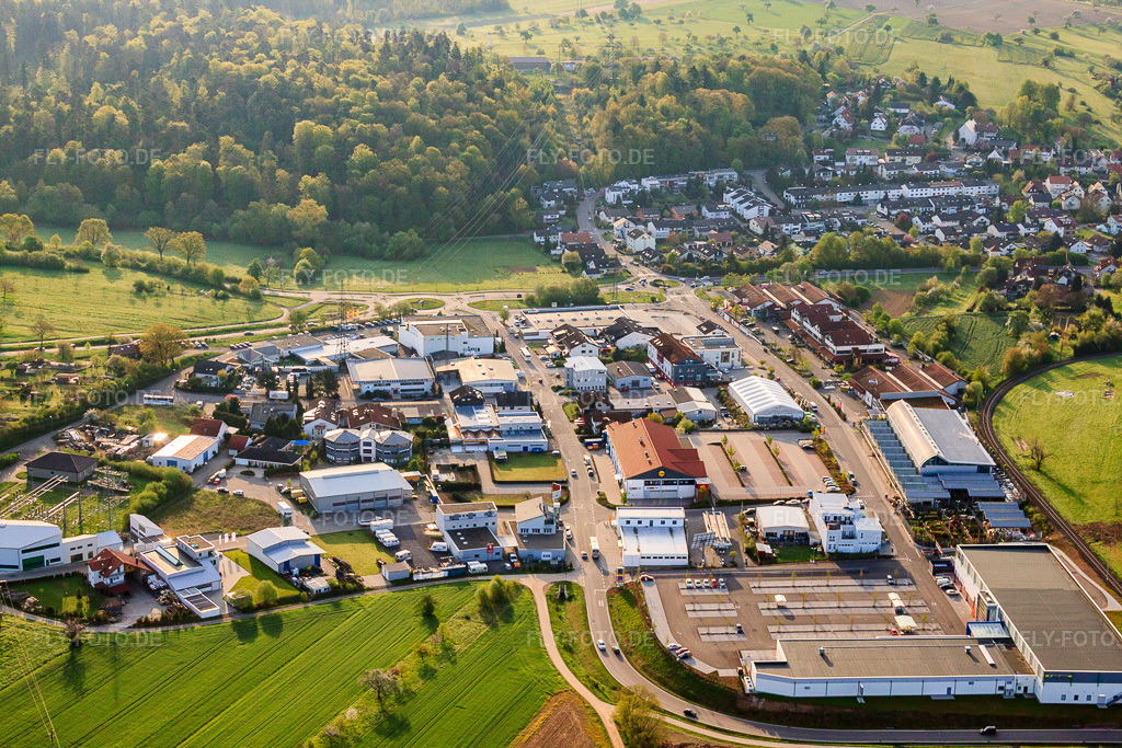 Luftbild: Gewerbegebiet Schießhüttencenter von Westen im Ortsteil Langensteinbach in Karlsbad im Bundesland Baden-Württemberg in Deutschland. Foto: IMG_26471.jpg vom 28.04.2010 durch Werner Riehm/FLY-FOTO.de