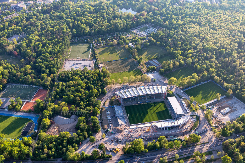 Luftbild: Erweiterungs- und Umbau- Baustelle am Sportstätten-Gelände des Stadion 