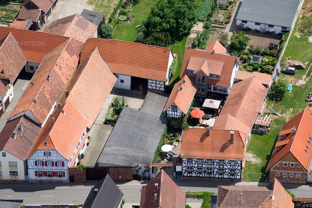 Luftbild: Hauptstraße von Norden in Winden im Bundesland Rheinland-Pfalz in Deutschland. Foto: IMG_11183.jpg vom 14.06.2008 durch Werner Riehm/FLY-FOTO.de