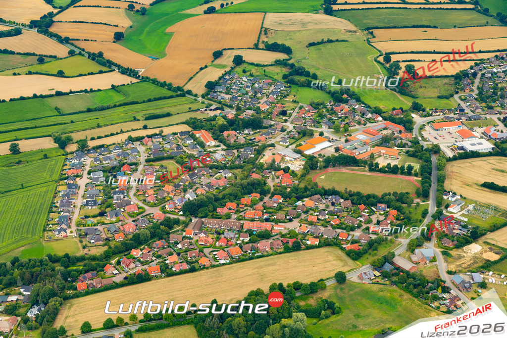 Das Luftbild der Stadt Sandesneben wurde 2022 vom Flugzeug heraus erstellt (keine Drohnen-Aufnahmen) Aufnahmehöhe ca.450 Meter- hohe Bildauflösung und Druck-Qualität. Garantiert!