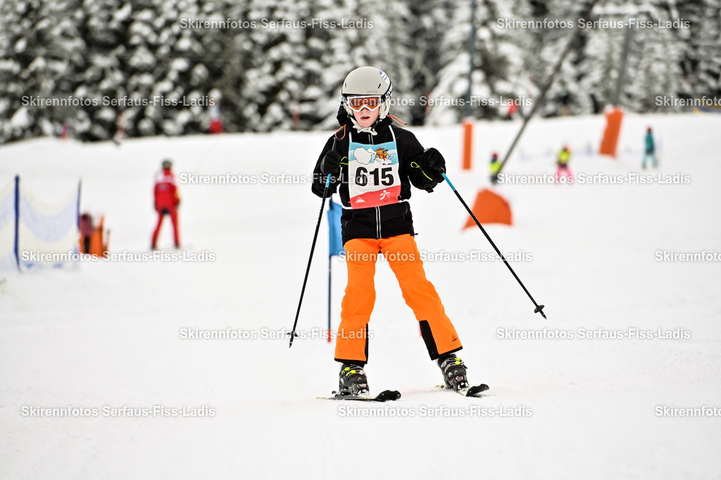 SRF_20.02.2026_0625 | Skirennfotos,Serfaus,Fiss,Ladis,Kinderskirennen,Winter,Tirol,Oberland,skirace,SFL,feelfree,weil wir's genießen,ski,Ski,skifahren,Sonnenplateau, - Realisiert mit Pictrs.com