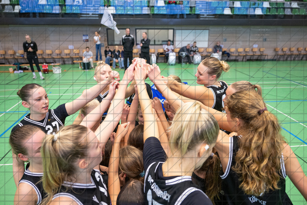 2. DBBL Nord 25/26 | Spieltag 04 | BBC Osnabrück vs. TuS Lichterfelde | 12.10.25: 2. DBBL Nord 25/26 | Spieltag 04 | BBC Osnabrück vs. TuS Lichterfelde / Osnabrück / Deutschland  //   CREDIT:www.bullenfotos.de, Martin König, Hörner Weg 40, D-49078 Osnabrück, +4917663732967 // Nutzung und Weitergabe nur zu den vereinbarten Zwecken. Presseanfragen an Ersteller. Alle Rechte beim Ersteller. Honorierung nach MFM. - Realisiert mit Pictrs.com