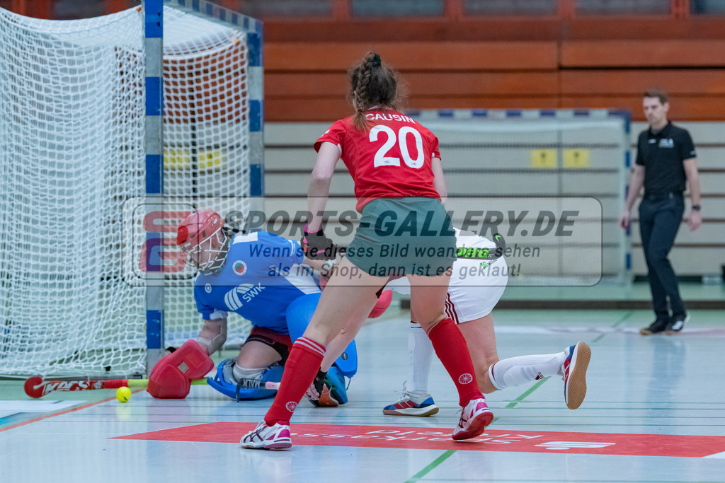 HK_20230122_103071 | 1. Bundesliga ( Halle ) Damen Crefelder HTC - Rot-Weiss Köln am 22.1.2023 Crefelder HTC  ( CHTC ) Halle Glockenspitz , Krefeld , Causin Anna-Sopie ( Crefelder HTC #20 ) , Sonja Thüner Torfrau ( Crefelder HTc #1 )