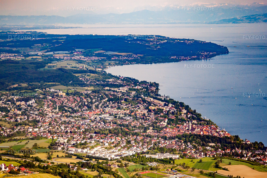 Luftbild: Stadt am Ufer des Überlinger Sees von Westen in Überlingen im Bundesland Baden-Württemberg in Deutschland. Foto: IMG_57480.jpg vom 08.06.2013 durch Werner Riehm/FLY-FOTO.de