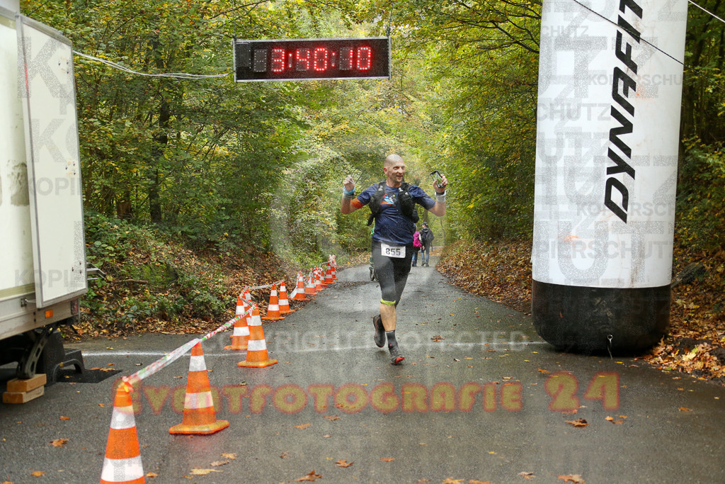 241027_1040_EX1_3845 | Sportfotografie im Rhein-Sieg Kreis, Köln, Bonn, NRW, Rheinland Pfalz, Hessen, etc. Unser Tätigkeitsfeld umfasst den Laufsport vom Volkslauf über den Marathon, Duathlon, Triathon bis zum Ultralauf wie Kölnpfad Ultra oder Schindertrail.