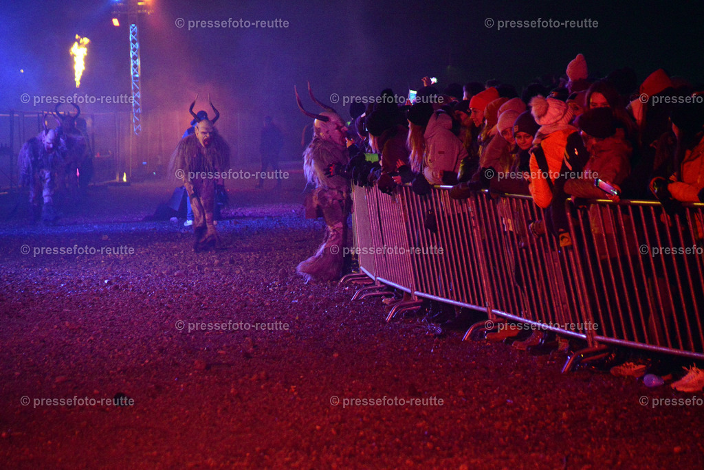 news-2022-Dez03-Krampusumzug-Reutte-WTV_6094 | Info aus dem Bezirk Reutte/Ausserfern Tirol sowie eine umfangreiche Bilddatenbank über die gesamte Region: Lechtal, Talkessel Reutte, Tannheimertal, Zwischentoren. Lech, Plansee, Zugspitze, Grenztunnel, B179, Fernpassstraße, Verkehr, Lawinen, Tradition, - Realisiert mit Pictrs.com