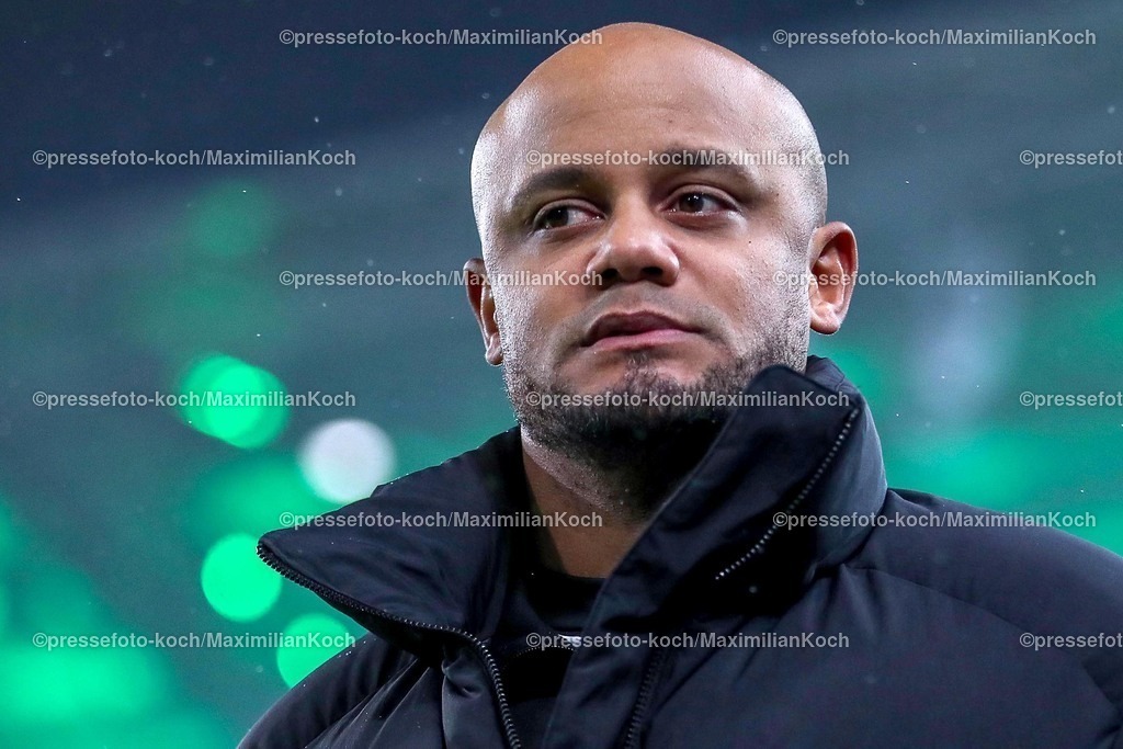 BMG11012502137 | 11.01.2025, Fußball, Borussia Mönchengladbach - FC Bayern München, 1. Fußball Bundesliga, Borussia-Park, Saison 2024 2025: Trainer Vincent Kompany (Cheftrainer Bayern)DFB regulations prohibit any use of photographs as image sequences and or quasi-video.