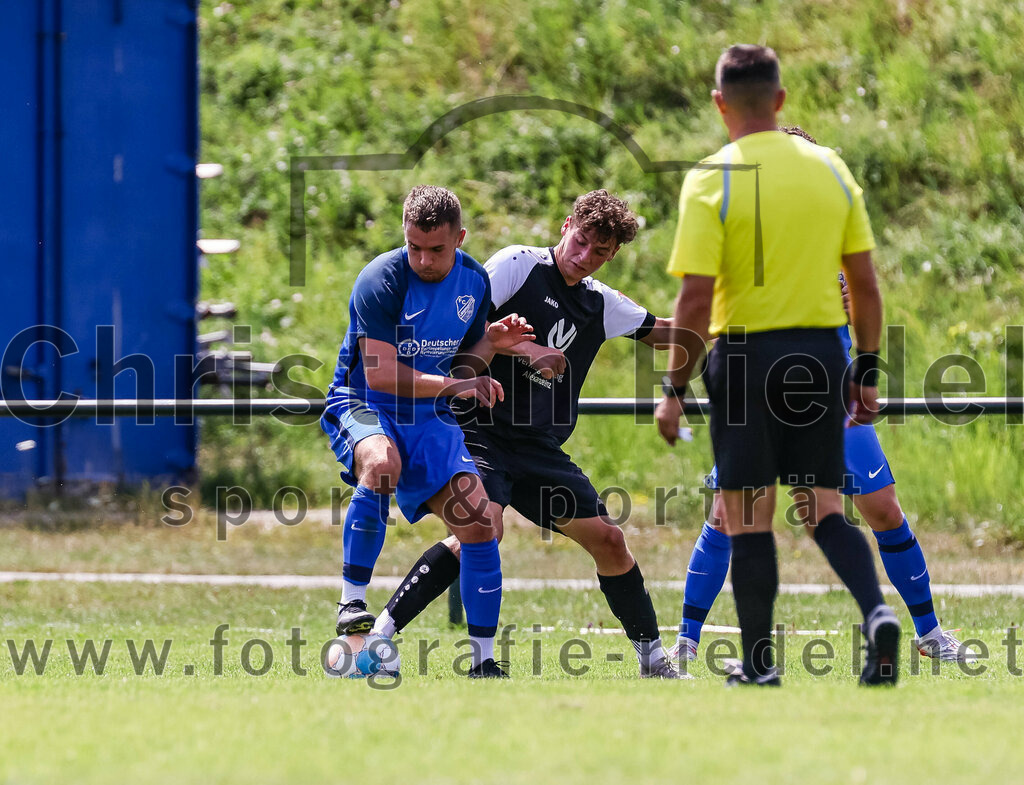 2023-07-22_094_FC_Langengeisling_gegen_VfB_Eichstaett_II | Erding, Deutschland, 22.07.2023:
Fußball, Bezirksliga Oberbayern Ost 2023 / 2024, Testspiel, FC Langengeisling gegen VfB Eichstätt II, Endergebnis: 3:2

David Riederle (FC Langengeisling, #14)

Foto: Christian Riedel / fotografie-riedel.net