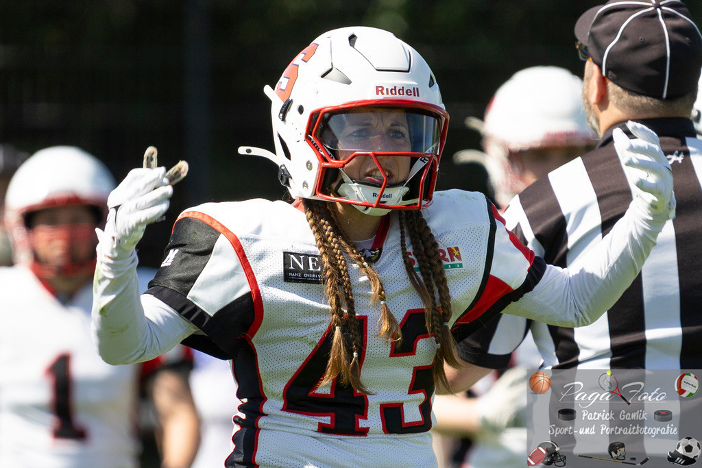 GFLW 1: German Football League Women 1: Rodgau Pioneers Ladies - Stuttgart Scorpions Sisters, 07.06.2026 | Melina Locher (Stuttgart Scorpions Sisters #43) regt sich auf Freisteller, Portrait / Porträt,  Rodgau Pioneers Ladies - Stuttgart Scorpions Sisters, Rodgau, Maingau-Energie-Stadion "Am Weichsee", 7.6.2026 - Realisiert mit Pictrs.com