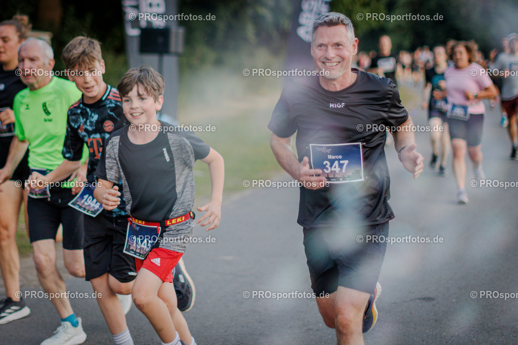 Sparda-Bank Nachtlauf Bonn; Bonn, 18.06.2025 | Impressionen vom Sparda-Bank Nachtlauf Bonn am 18.06.2025 in Bonn (Nordrhein-Westfalen). 