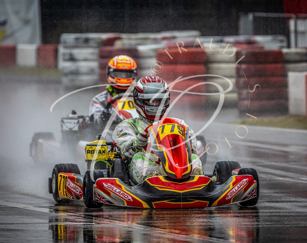 0f0df92363ae4fe99111d690b9fa4278 | traudl_s_fotos