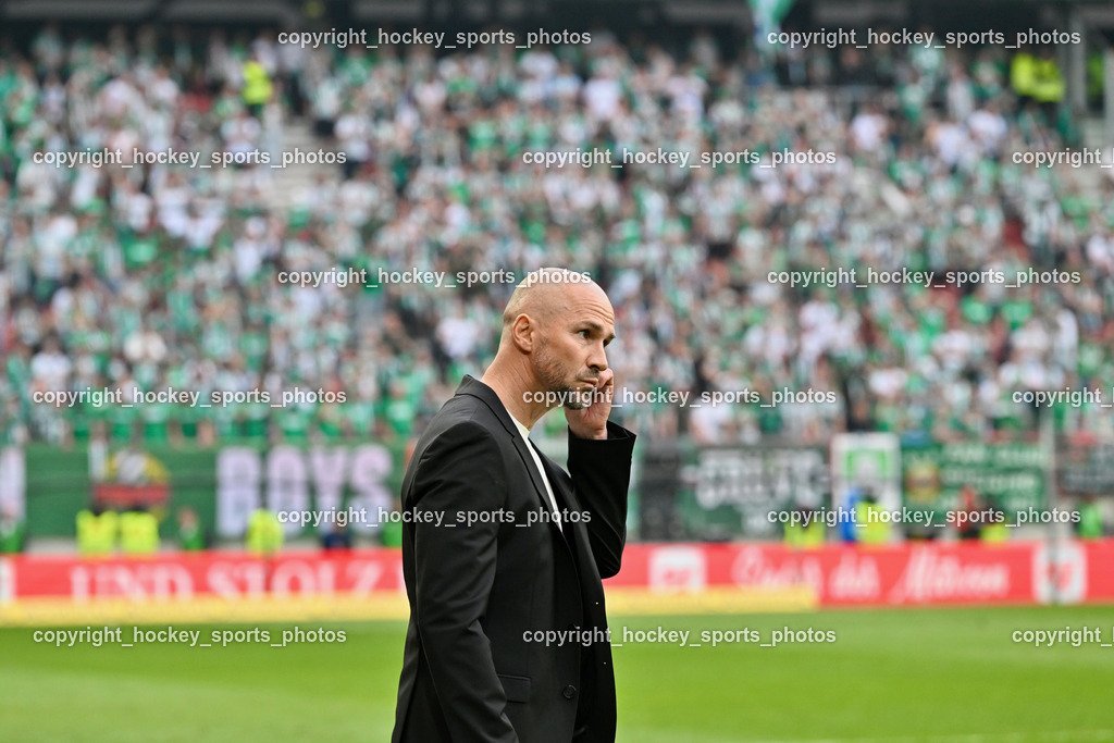 SK Puntigamer Sturm vs. SK Rapid Wien Siegerehrung, Impressionen | Headcoach SK Sturm Graz Christian Ilzer, SK Puntigamer Sturm vs. SK Rapid Wien Siegerehrung, Impressionen, SK Puntigamer Sturm vs. SK Rapid Wien Siegerehrung, Impressionen am 01.05.2024 in Klagenfurt (Wörthersee Stadion ), Austria, (Photo by Bernd Stefan)