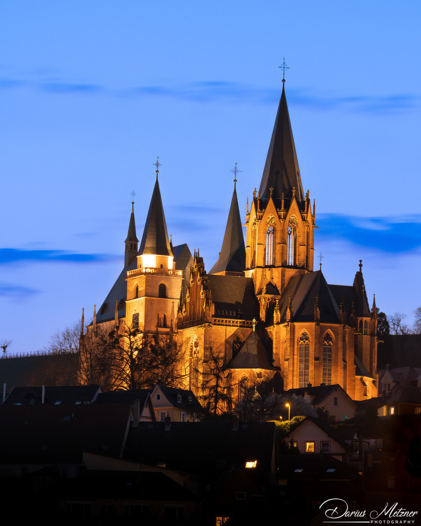 Katharinenkirche in Oppenheim | Die imposante Katharinenkirche in Oppenheim gilt als eine der bedeutendsten gotischen Kirchen am Rhein. Ihre Errichtung erfolgte in mehreren Bauabschnitten im 13., 14. und 15. Jahrhundert. Heute ist sie eine der schönsten Sehenswürdigkeiten in Rheinhessen.