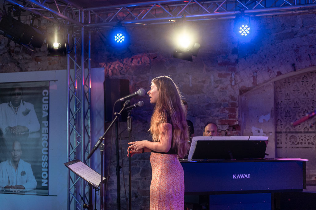 Karaoke mit Liveband | Karaoke mit Forster Family im Forte Belvedere Leisnig zum Festival Hallo Leisnig 2022. - Realisiert mit Pictrs.com