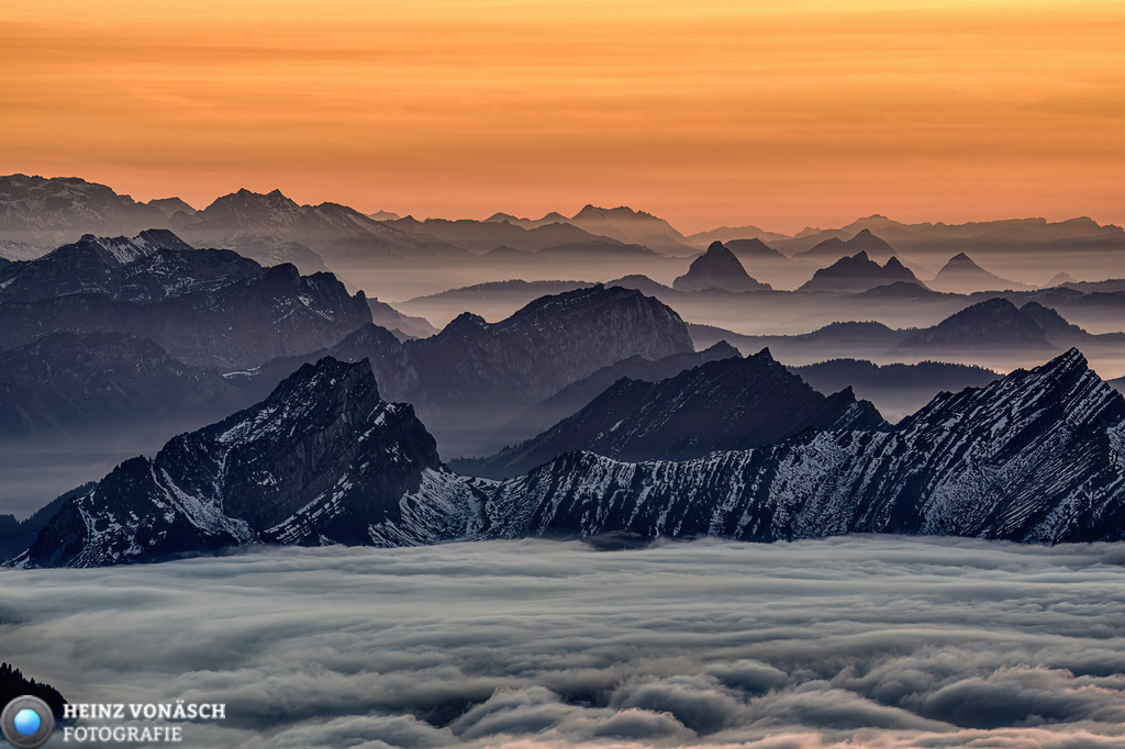 Säntis_0028 | Alle Bilder von Heinz Vonäsch Fotografie können alle zu günstigen Preisen gekauft werden! Download der Bilder, Ausdrucke, Postkarten, Tassen T-Shirts, Kalender, Alu- Dibond usw. - Realisiert mit Pictrs.com