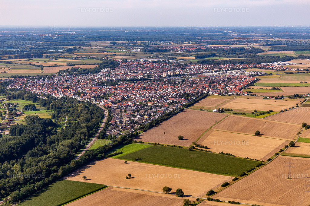 Luftbild: Ortsansicht im Ortsteil Linkenheim in Linkenheim-Hochstetten im Bundesland Baden-Württemberg in Deutschland. Foto: IMG_128302.jpg vom 12.08.2021 durch ©2025 Werner Riehm fly-foto.de/copyright