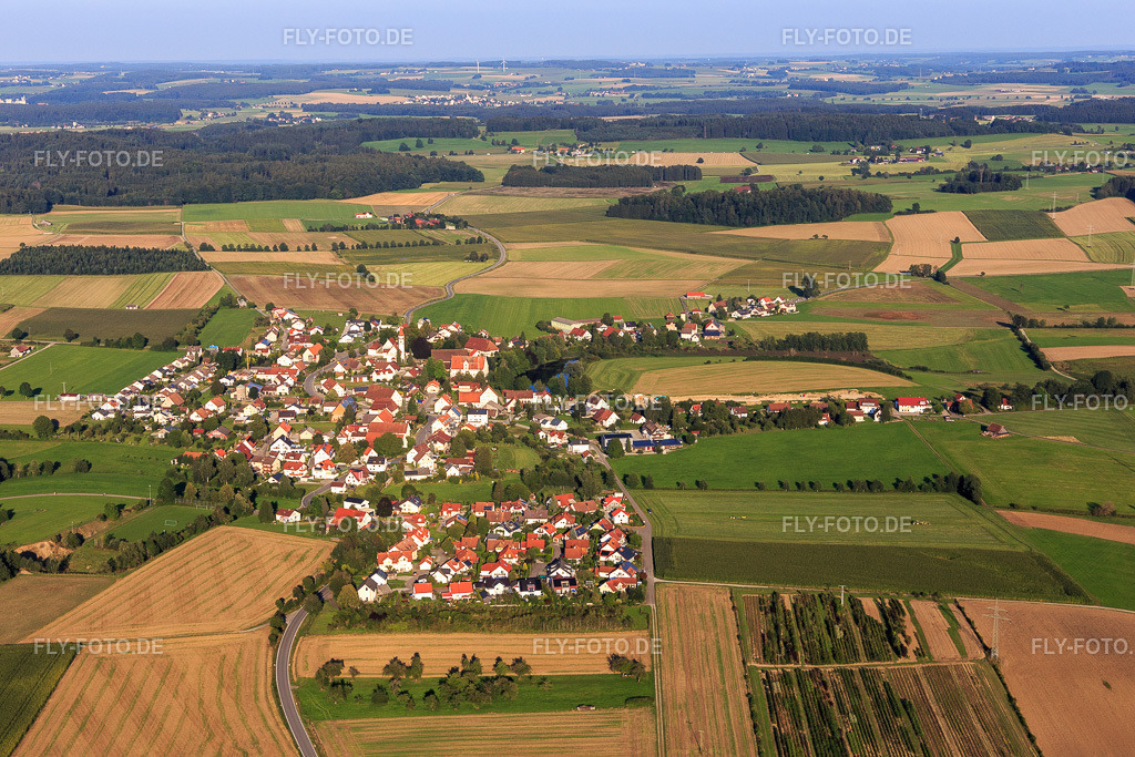Ortsansicht von Westen | Luftbild: Ortsansicht von Westen im Ortsteil Michelwinnaden in Bad Waldsee im Bundesland Baden-Württemberg in Deutschland. Foto: IMG_128867.jpg vom 03.09.2021 durch Werner Riehm/FLY-FOTO.de - Realisiert mit Pictrs.com