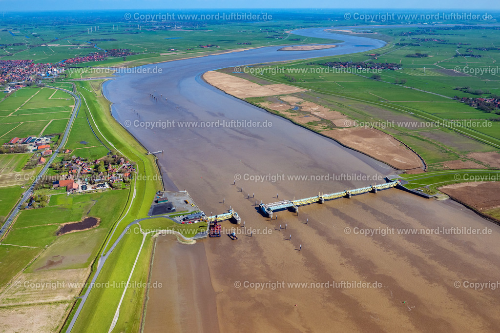 Emden_Ems_Sperrwerk_ELS_9700170423 | MOORMERLAND 17.04.2023 Sperrwerk- Schleusenanlagen " Emssperrwerk " an der Straße Zum Sperrwerk in Moormerland im Bundesland Niedersachsen, Deutschland. // Lockage of the " Emssperrwerk " on street Zum Sperrwerk in Moormerland in the state Lower Saxony, Germany. Foto: Martin Elsen