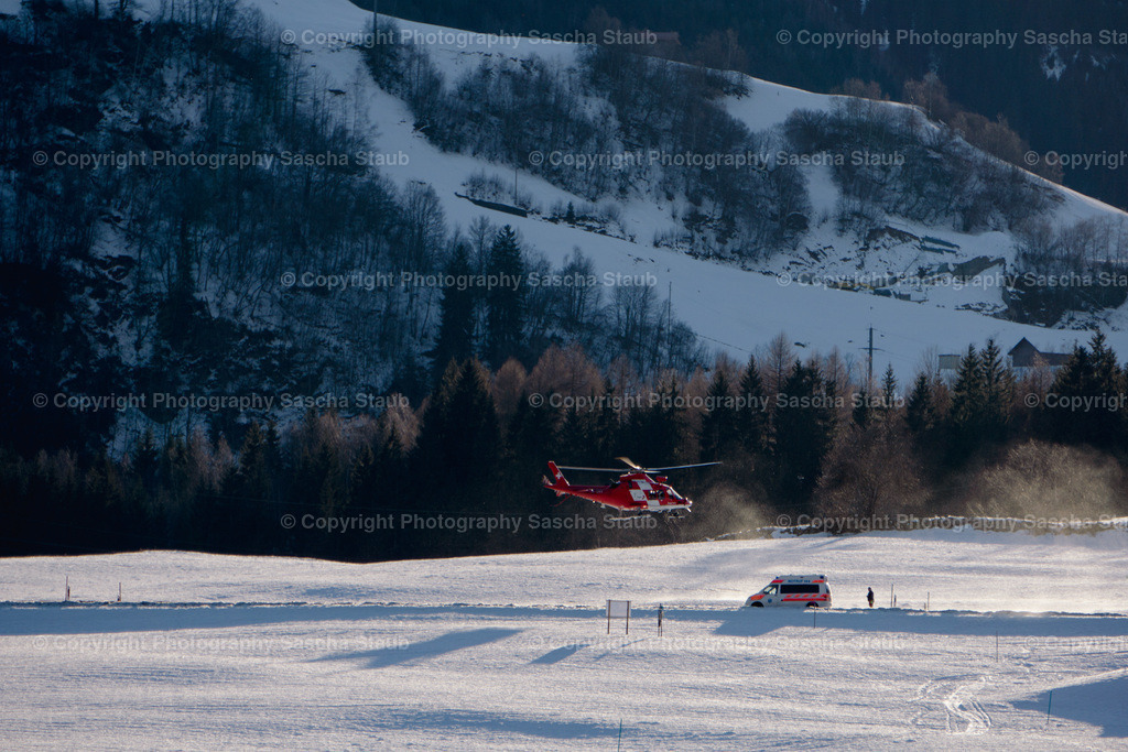 Rettung per Hubschrauber | Willkommen im Shop von Photography Sascha Staub. Hier findest du alle Fotos und Medieninhalten von Sascha Staub. In diesem Shop kannst du Lizenzen zu den Fotos, Drucke und Gutscheine für den Shop erwerben.  - Realisiert mit Pictrs.com