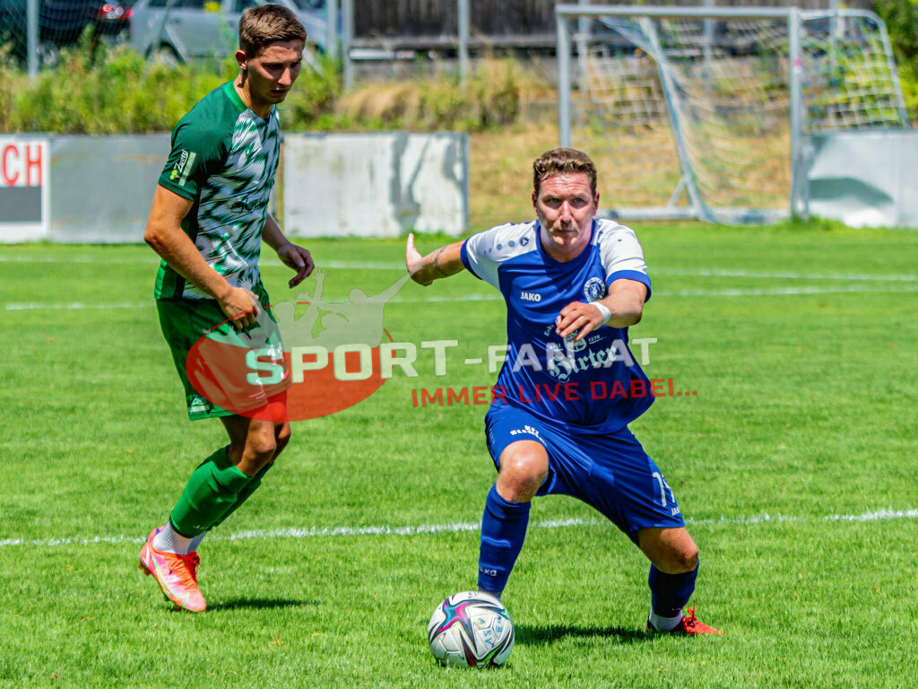 ASV Klagenfurt - Donau Klagenfurt | Izidor Kamsek (SV Donau Klagenfurt #11) Michael Kaiser (ASV Klagenfurt #19) ; ASV Klagenfurt - Donau Klagenfurt am 31.07.2022 in Klagenfurt
(ASV Platz Annabichl), AUSTRIA, (Photo by Ernst Krawagner sport-fan.at) - Realisiert mit Pictrs.com
