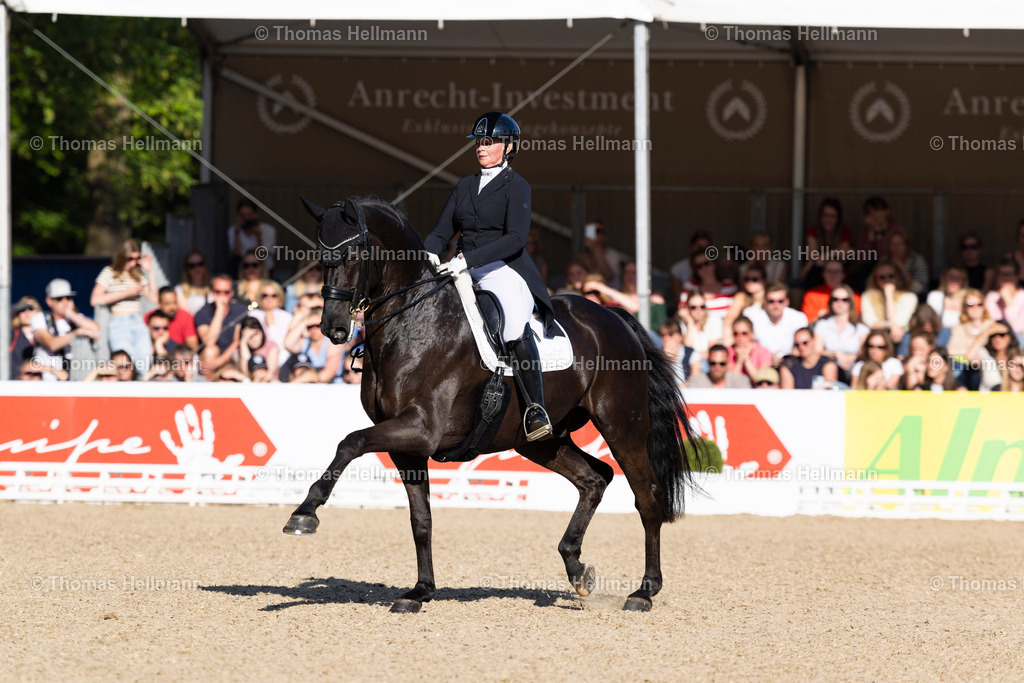 TH_511-TIMPE Andrea (GER)_ Don Carismo FRH_17806 | Deutsches Spring- und Dressur-Derby 2024 am 11.05.24 in Hamburg, 511TIMPE Andrea (GER), Don Carismo FRH