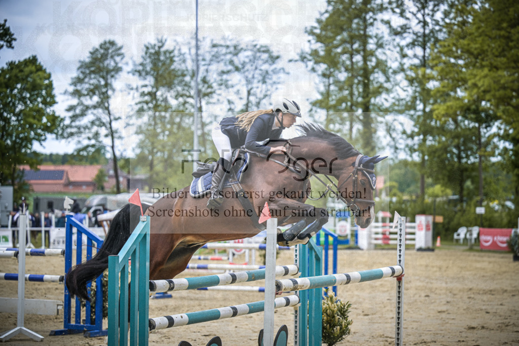 DOS_9048 | Entdecke hochwertige Reitturnierfotos von Foto Oger. Professionell, emotional und authentisch – jetzt Lieblingsmomente im Shop bestellen.Deutschlandweite Turnierfotografie. - Realisiert mit Pictrs.com