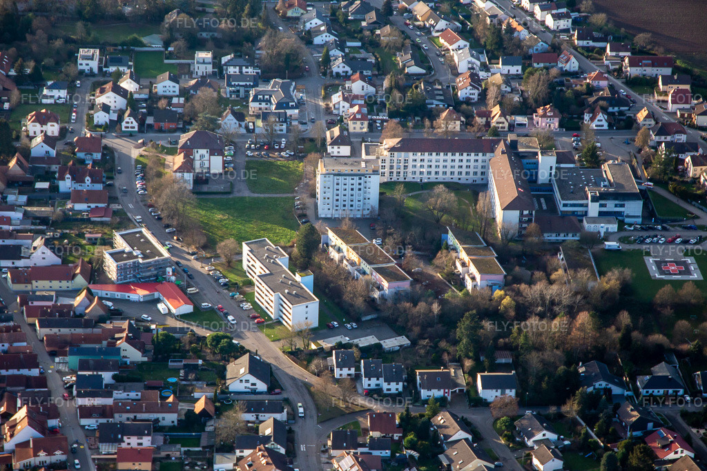 Luftbild: Asklepios Südpfalz-Kliniken in Kandel im Bundesland Rheinland-Pfalz in Deutschland. Foto: IMG_135767.jpg vom 03.01.2023 durch Werner Riehm/FLY-FOTO.de