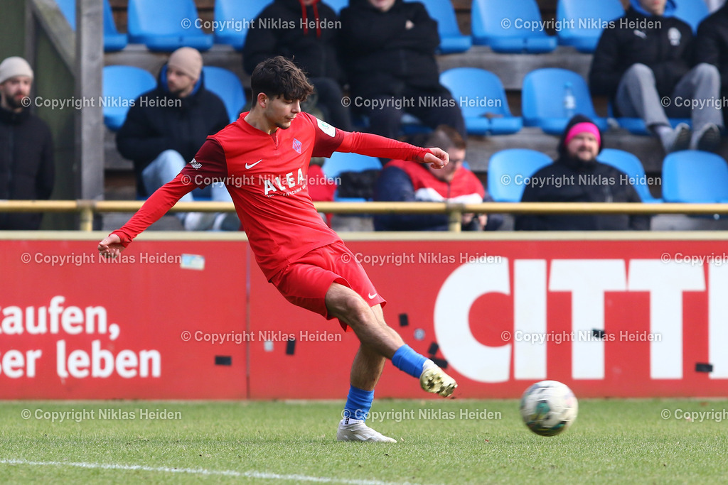 NH_HolsteinKielU19_BlumenthalerSVU19_U19DFBNachwuchsliga_08022025 | #13 Eren Güler (Blumenthaler SV U19)Fußball I Junioren I U19 DFB-Nachwuchsliga I Saison 2024-2025 I Hauptrunde Liga B, Gruppa A, 2. Spieltag I Holstein Kiel U19 - Blumenthaler SV U19 I 08.02.2025 I Citti-Fußballpark