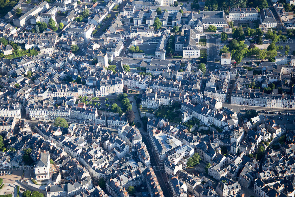 Luftbild: Ortsansicht in Blois im Bundesland Loir-et-Cher in Frankreich. Foto: IMG_082048.jpg vom 20.06.2015 durch Werner Riehm/FLY-FOTO.de