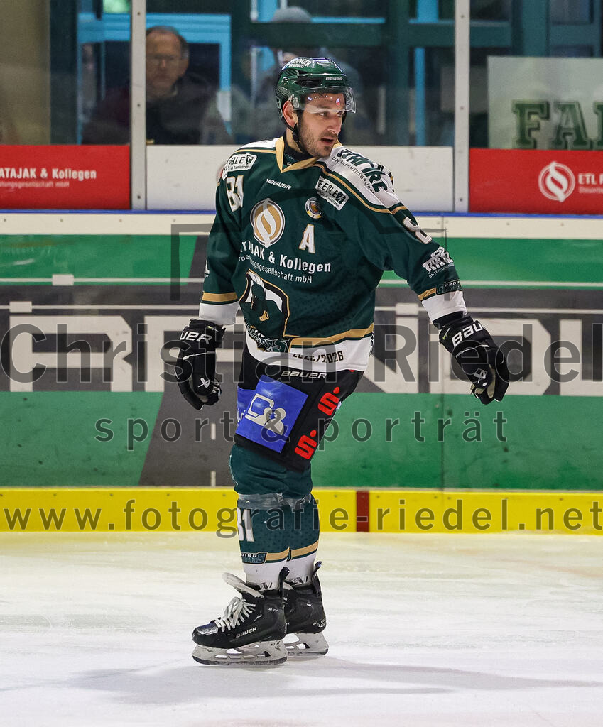 2026-01-23_092_TSV_Erding_gegen_SC_Riessersee | Erding, Deutschland, 23.01.2026:Eishockey, Oberliga Süd 2025 / 2026, 40. Spieltag, TSV Erding gegen SC Riessersee, Endergebnis: 6:5 n.V.Maximilian Forster (Erding Gladiators, #81)Foto: Christian Riedel / fotografie-riedel.net