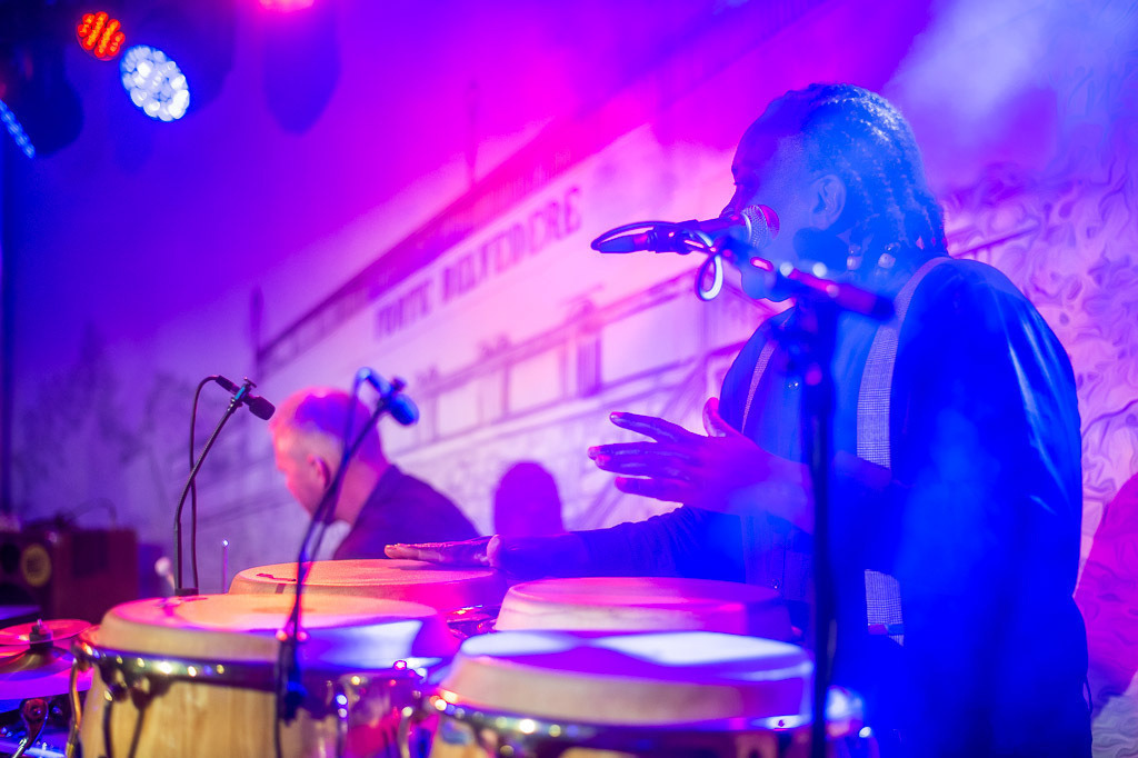 Tango meets Cuba | Tango meets Cuba mit den Klazz Brothers & Cuba Percussion im Forte Belvedere Leisnig zum Festival Hallo Leisnig 2022. - Realisiert mit Pictrs.com