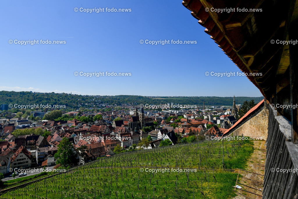 Deutschland_ Baden-Wuerttemberg_ Esslingen am Neckar_ 30.04.2025-6 | 30.04.2025, Deutschland, GER, Baden-Wuerttemberg, Esslingen am Neckar, im Bild Themenbild, Stadtansichten, Blick von der Burg auf die Innenstadt, Uebersicht, Kirche, Feature, Symbolbild