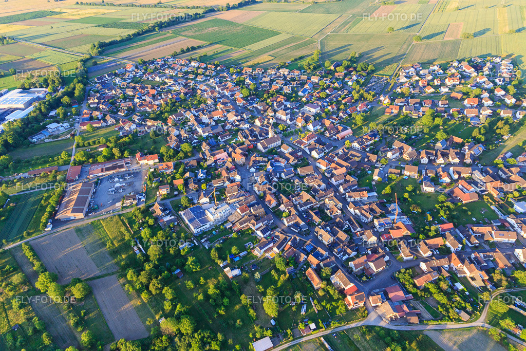 Ortsübersicht von Westen mit Witt GmbH https://www.witt-wohntraeume.de/ | Luftbild: Ortsübersicht von Westen mit Witt GmbH https://www.witt-wohntraeume.de/ im Ortsteil Niederhausen in Rheinhausen im Bundesland Baden-Württemberg in Deutschland. Foto: IMG_147959.jpg vom 30.05.2025 durch Werner Riehm/FLY-FOTO.de - Realisiert mit Pictrs.com