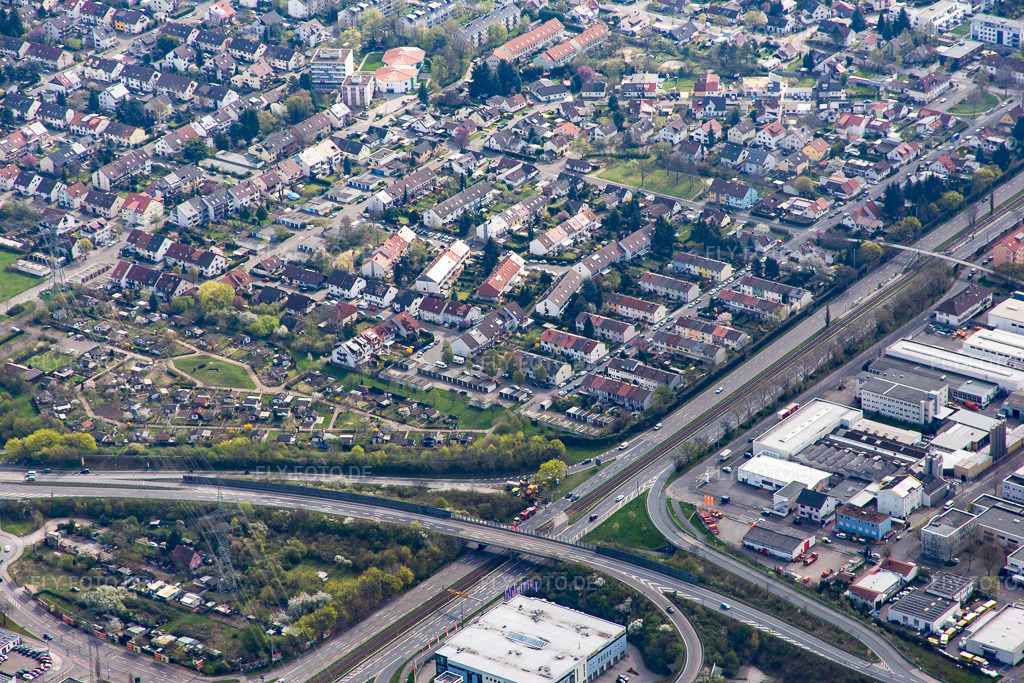 Luftbild: Pfingstberg im Ortsteil Rheinau in Mannheim im Bundesland Baden-Württemberg in Deutschland. Foto: IMG_076962.jpg vom 12.04.2015 durch Werner Riehm/FLY-FOTO.de