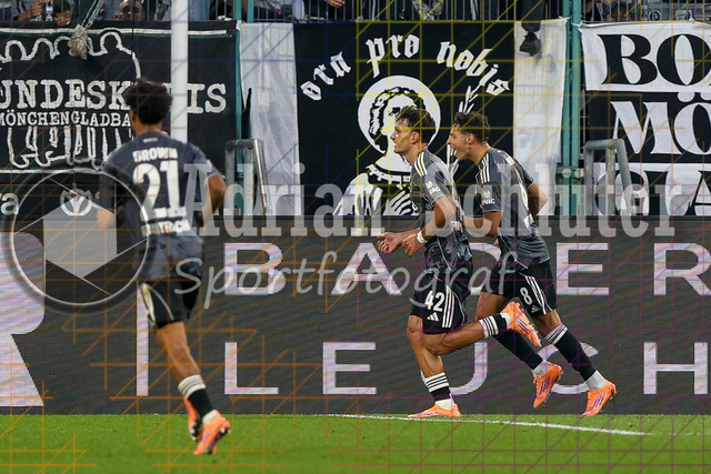 Borussia Mönchengladbach vs Eintracht Frankfurt - Bundesliga  | Mönchengladbach, Deutschland, 27.09.25:   Can Yilmaz Uzun (Eintracht Frankfurt) Torjubel, jubelt nach seinem Treffer zum 0:5waehrend des Spiels der Bundesliga zwischen Borussia Mönchengladbach vs Eintracht Frankfurt im Stadion im Borussia Park(Foto von Brauer-Fotoagentur / Adrian Schlueter)