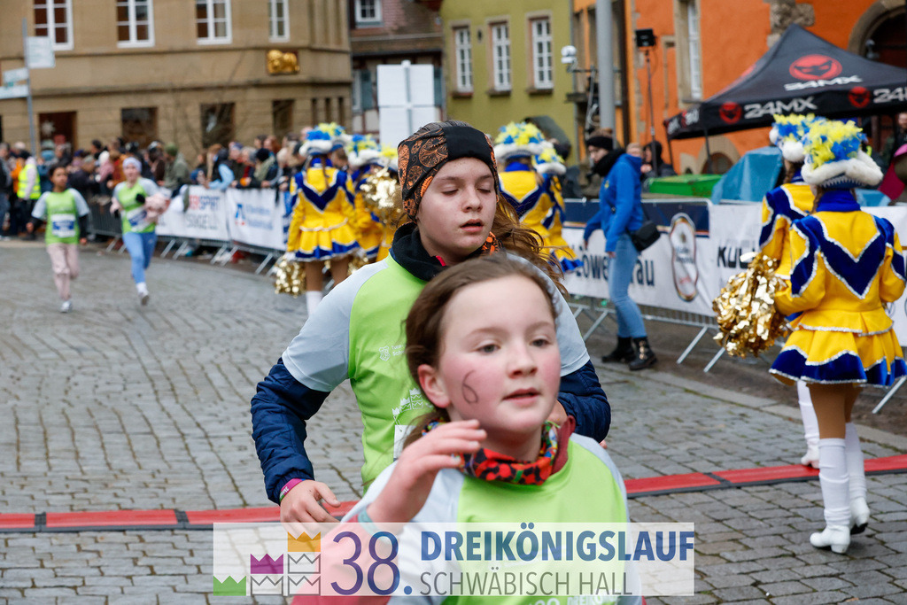 1700m Stadtwerke Jugendlauf | 3 Koenigslauf 2024 1700m Stadtwerke Jugendlauf - Realisiert mit Pictrs.com