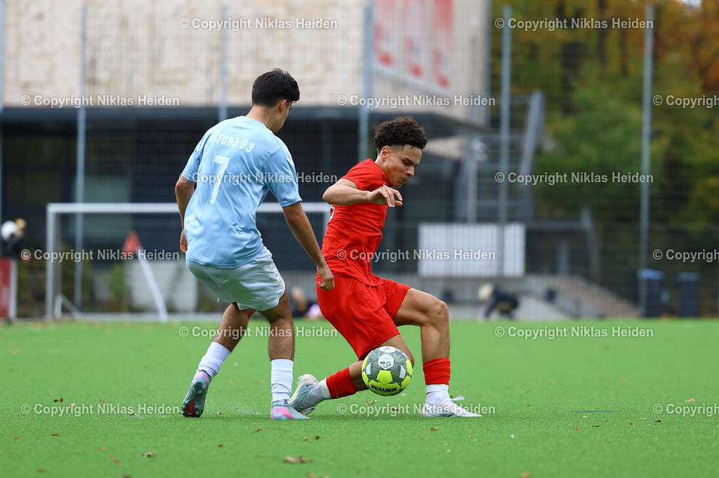 NH_EimsbüttelerTVU19_Altona93U19_RegionalligaNord_11102025 | #25 Lennox Charles Akeem Kirstan (Eimsbütteler TV U19), #7 Veli Aydin (Altona 93 U19)Fußball I Junioren I A-Junioren Regionalliga Nord I Saison 2025-2026  I 7. Spieltag I Eimsbütteler TV U19 - Altona 93 I 11.10.2025 I Sportzentrum Hoheluft