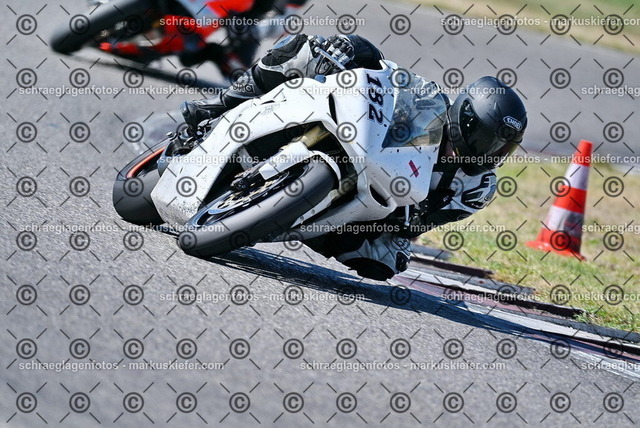 26bt04-0232 | markuskiefer.com - Realisiert mit Pictrs.com