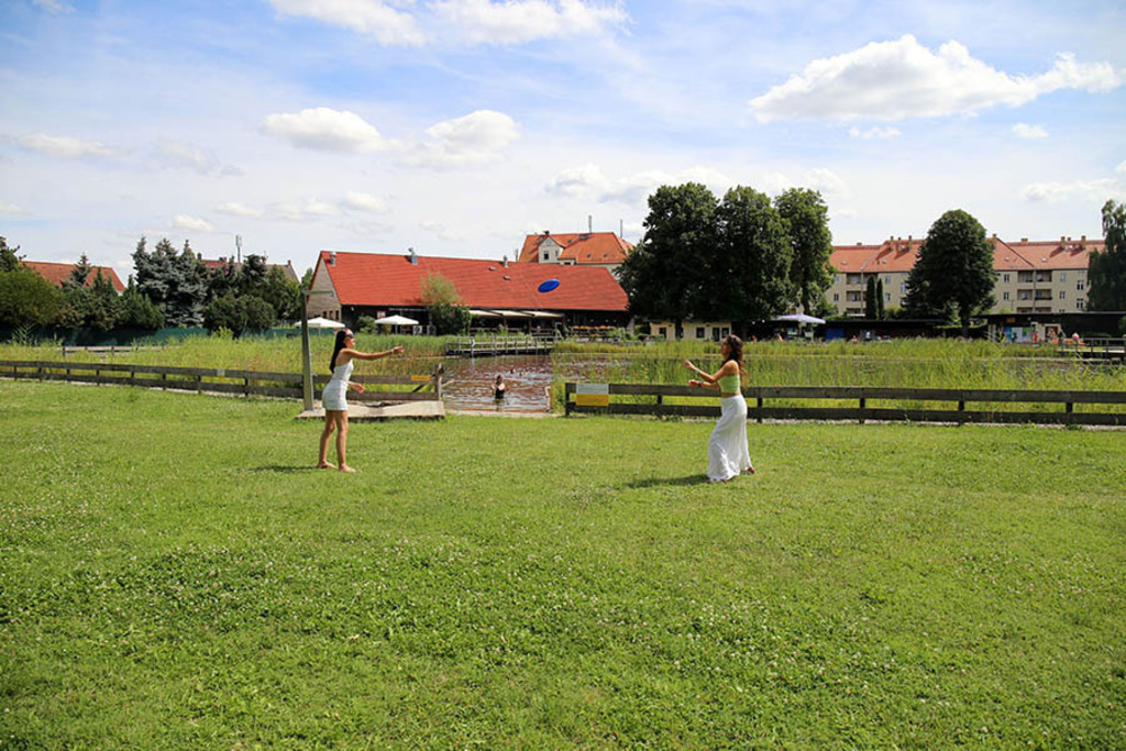 Ökobad Lindenthal | Das Team hinter BILDLEXIKON LEIPZIG bündelt historische wie aktuelle Informationen über die Stadt Leipzig in Text und Bild auf einer Plattform und stellt diese der interessierten Öffentlichkeit zur Verfügung.