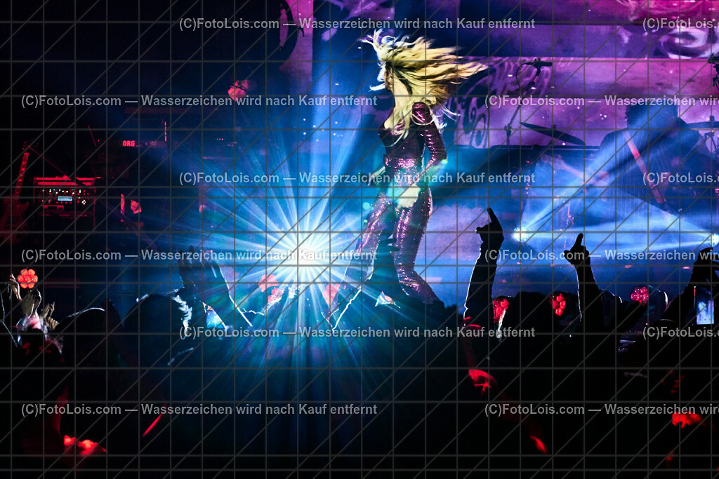 ALP3206_BergBauernTour-Konzert_Naschenweng Melissa | (C)FotoLois.com, Alois Spandl, BergBauernTour 2023 - Melissa Naschenweng, Tourstop in Wieselburg, Konzert im NV-Forum Wieselburg, Sa 8. April 2023.