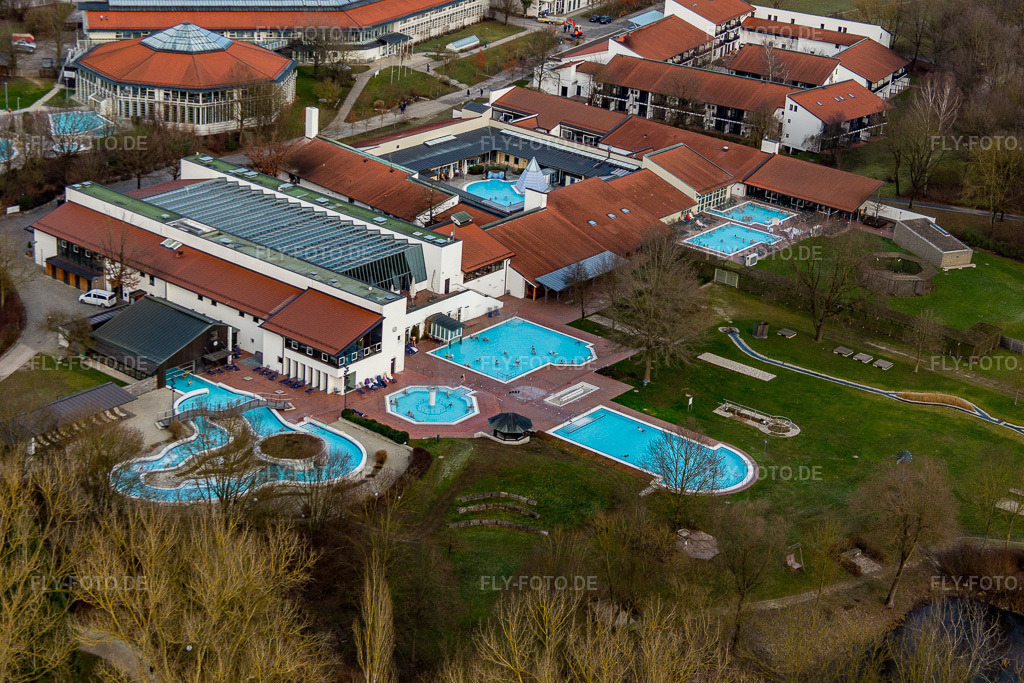 Luftbild: Therme und Schwimmbecken am Freibad der Freizeiteinrichtung Rottal Terme im Ortsteil Aunham in Bad Birnbach im Bundesland Bayern in Deutschland. Foto: IMG_085554.jpg vom 31.12.2015 durch Werner Riehm/FLY-FOTO.de